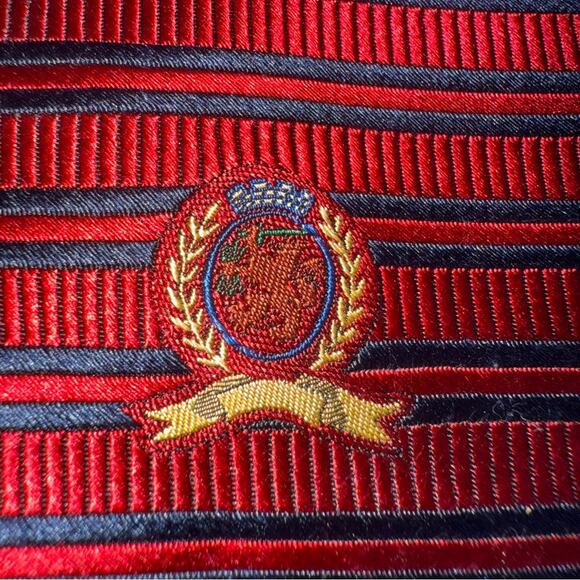 Tommy Hilfiger Vintage Men's Neck Tie Red and Navy Stripe with Emblem 100% Silk - Picture 3 of 8